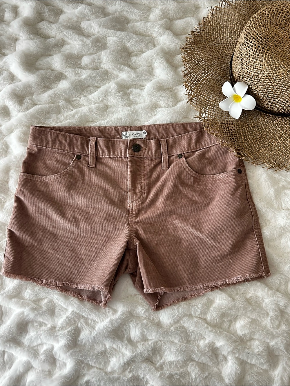 Carve Designs Oahu 4 inch inseam corduroy frayed edge shorts size 6